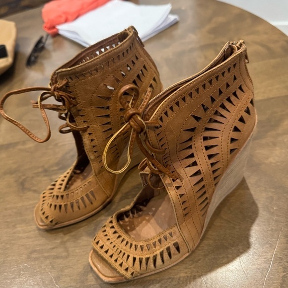 JEFFREY CAMPBELL Tan Suede Rodillo HiWedge Peep Toe Laser Cut Laced Sandals - Picture 9 of 9